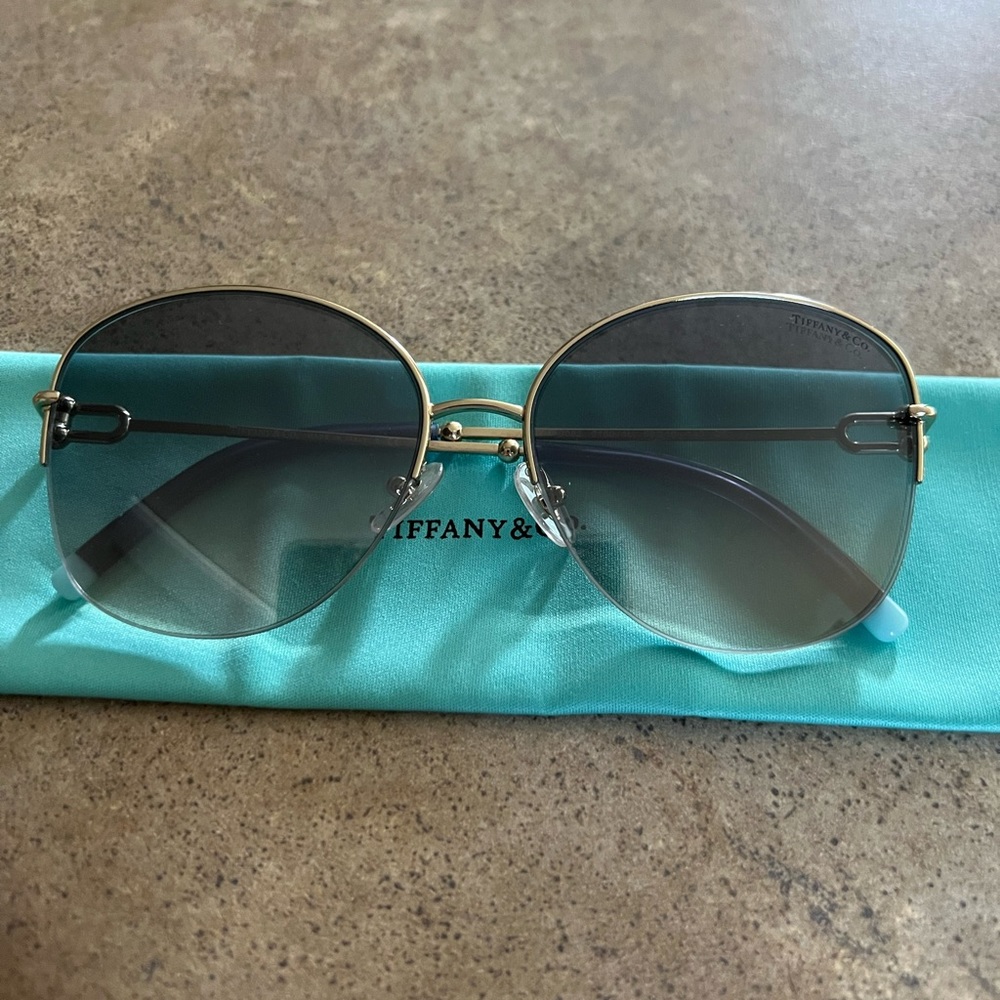 Tiffany & Co sunglasses 🤍